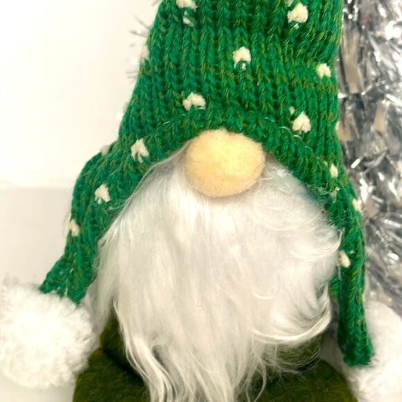 435 - GREEN CHRISTMAS GNOME - Picture 2 of 4